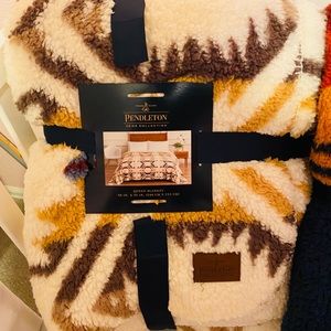 Queen sized Pendleton Home Collection blanket NWT